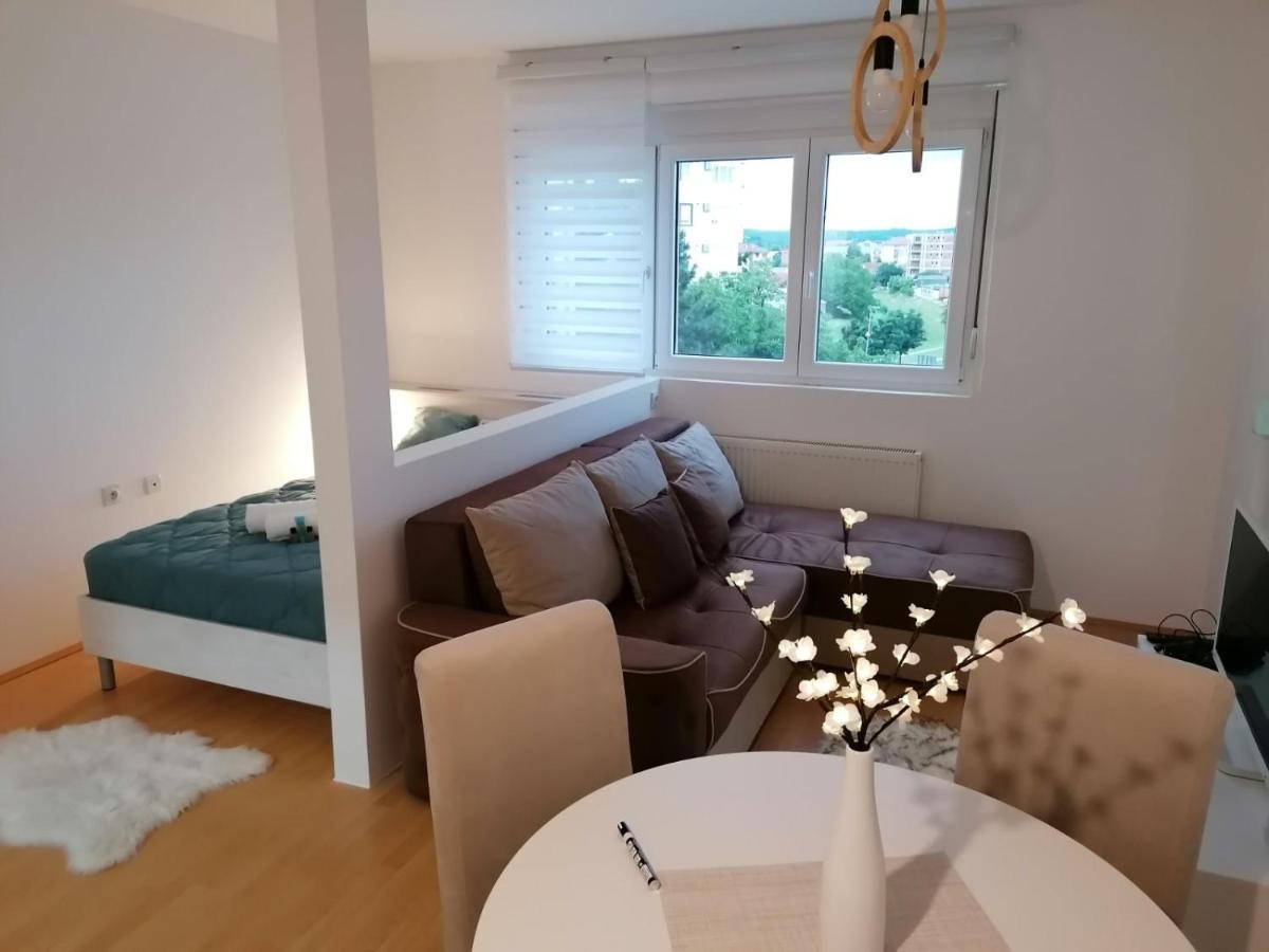 Emili Apartman Jagodina Eksteriør billede