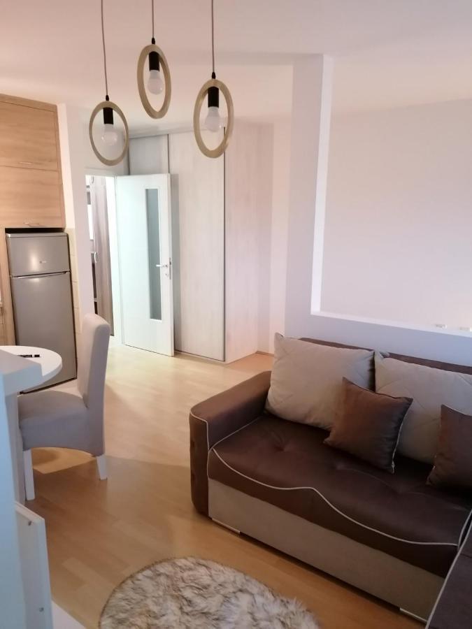 Emili Apartman Jagodina Eksteriør billede